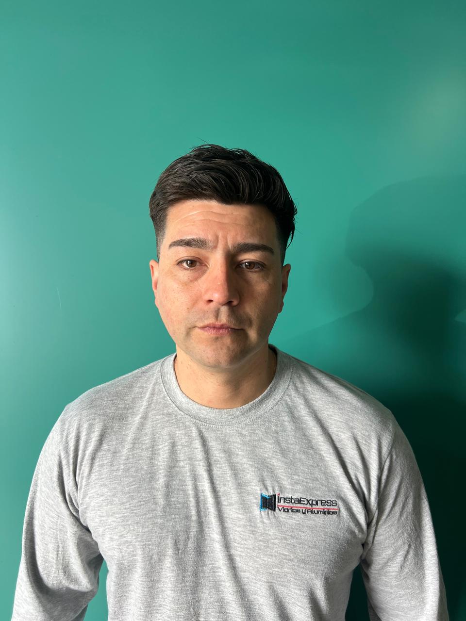 Yusset Velasquez, Maestro Instalador